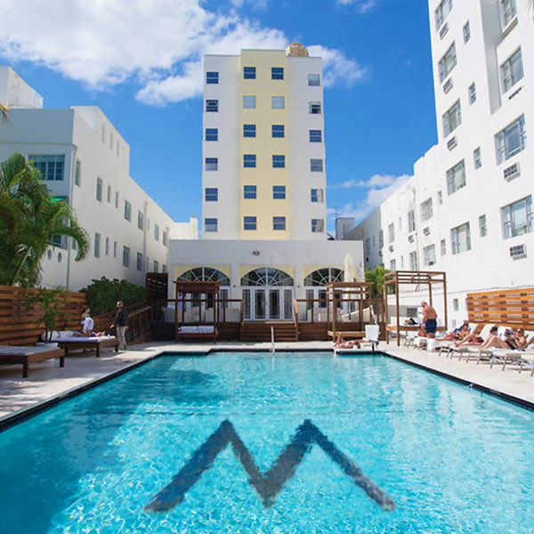 Marseilles Hotel - zwembad 2