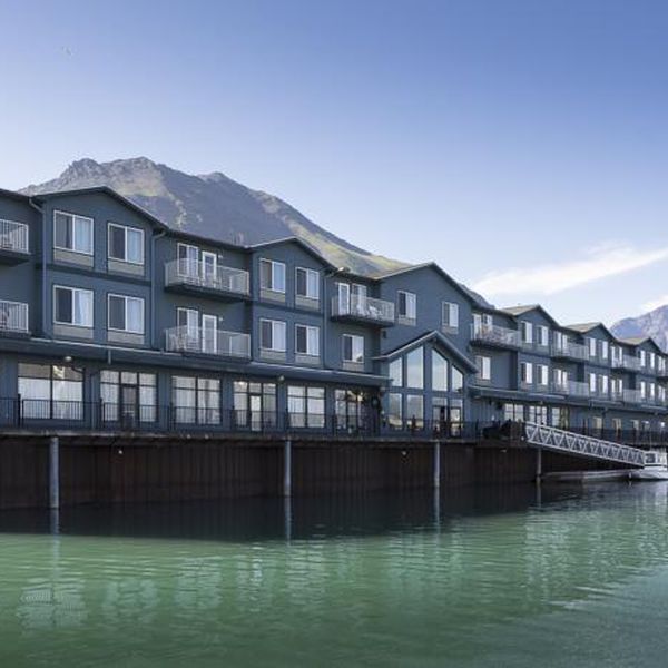 Harbor 360 Hotel - 1