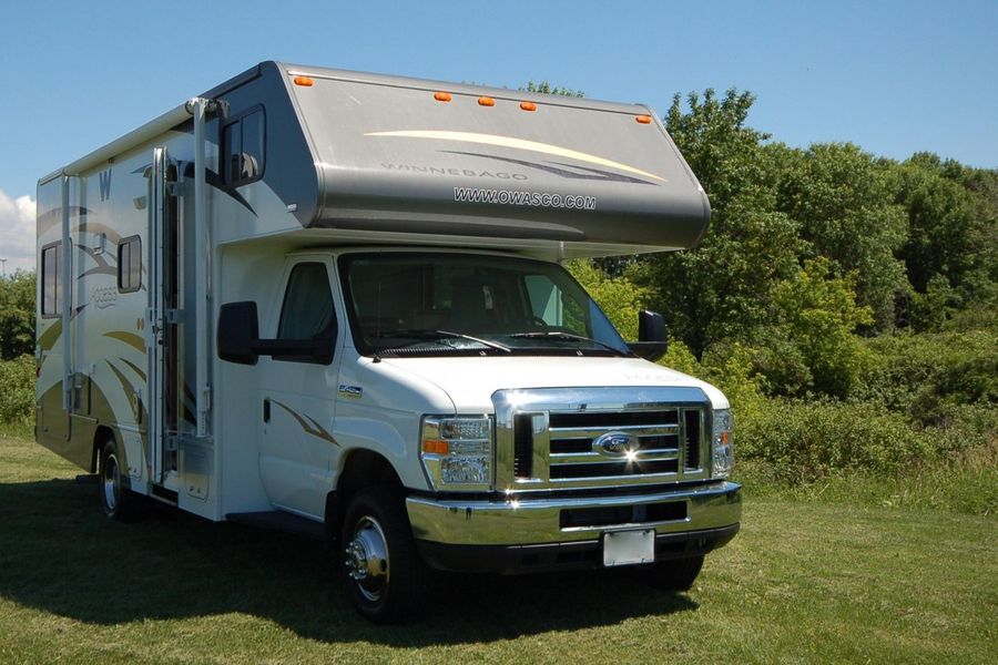 Owasco RV, C24' Deluxe Motorhome