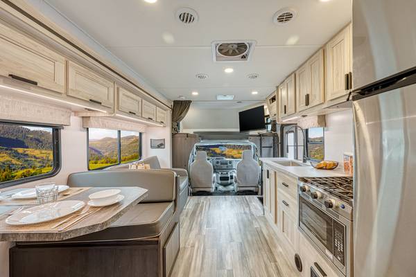 C29-31ft - motorhome R - Road Bear RV Doets Reizen (1)