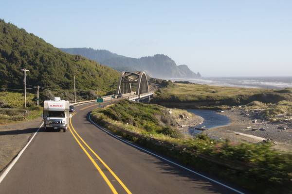 Rijden met de camper over Highway 1 langs de kust van California