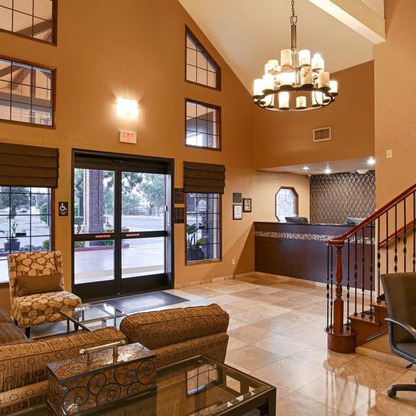 BW Town & Country Tulare - lobby