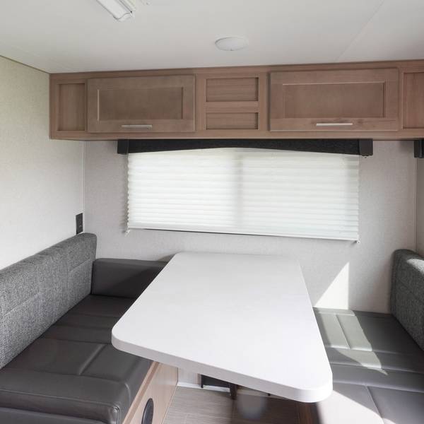 GoNorth_TruckCamper_dinette_Doets Reizen
