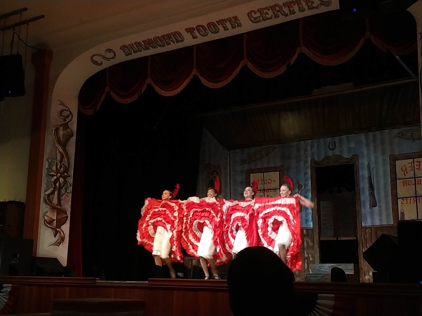 Cancan Show - Dawson City - Yukon - Canada - Doets Reizen