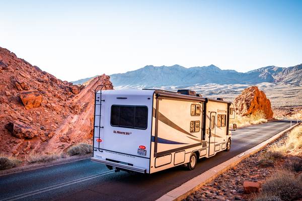 Sunset_driving_Amerika_camperreizen_DoetsReizen