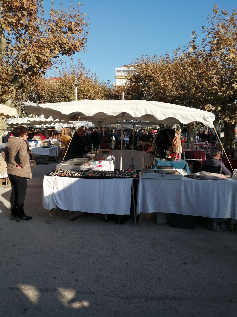 Vintage markt - Cannes - Frankrijk - vakantie Frankrijk - Doets Reizen