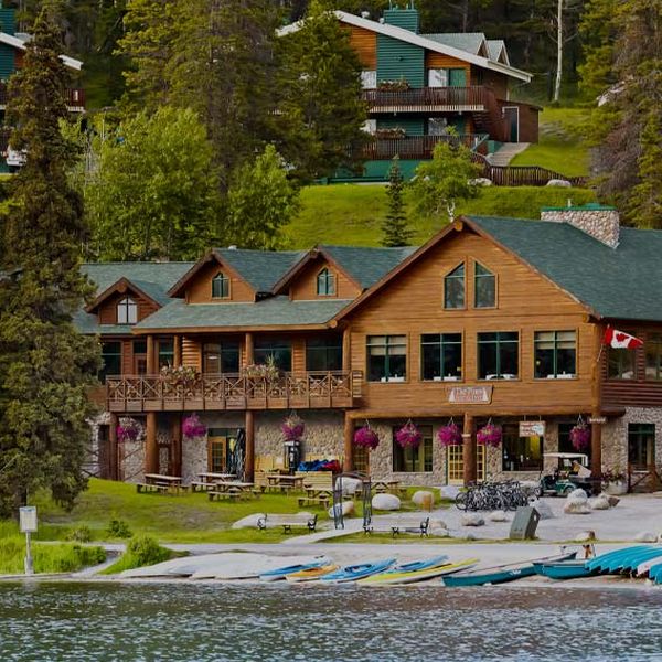 Coast Pyramid lake lodge buiten