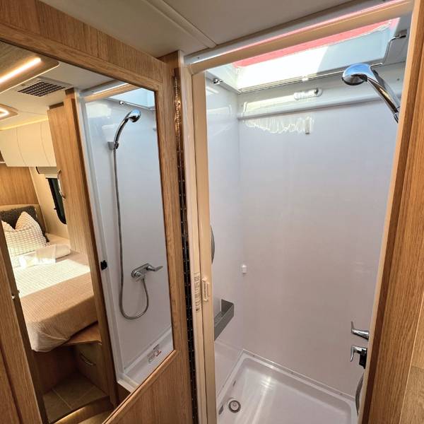 Class B+ Premium – Leisure Travel Van - camperreizen Canada - Doets Reizen