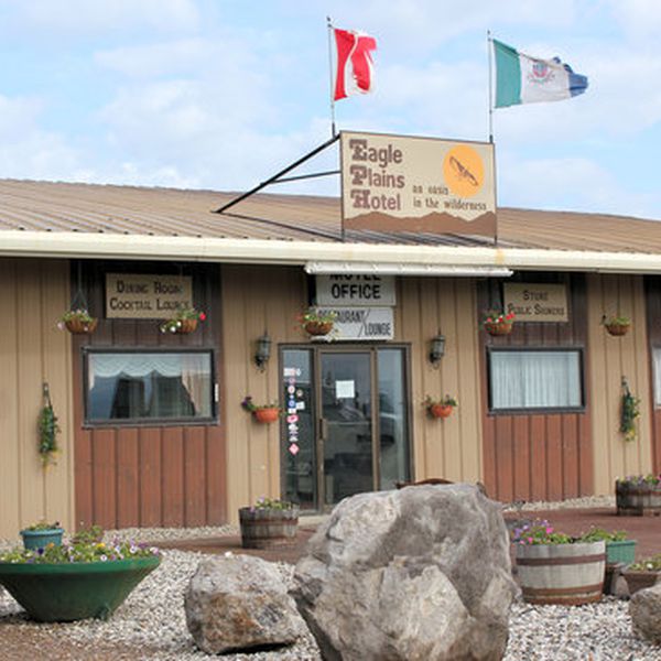 Eagle Plains Hotel - aanzicht