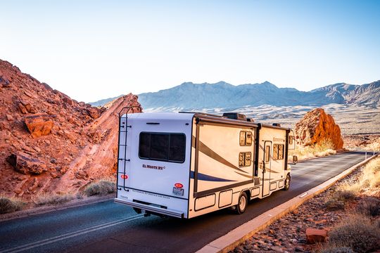 Sunset_driving_Amerika_camperreizen_DoetsReizen