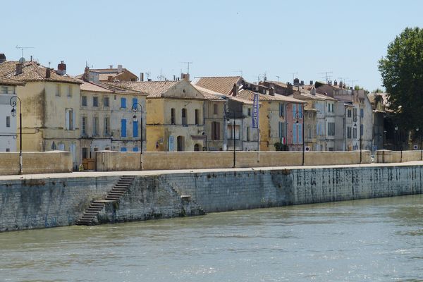 Stad Arles Afbeelding van falco via Pixabay