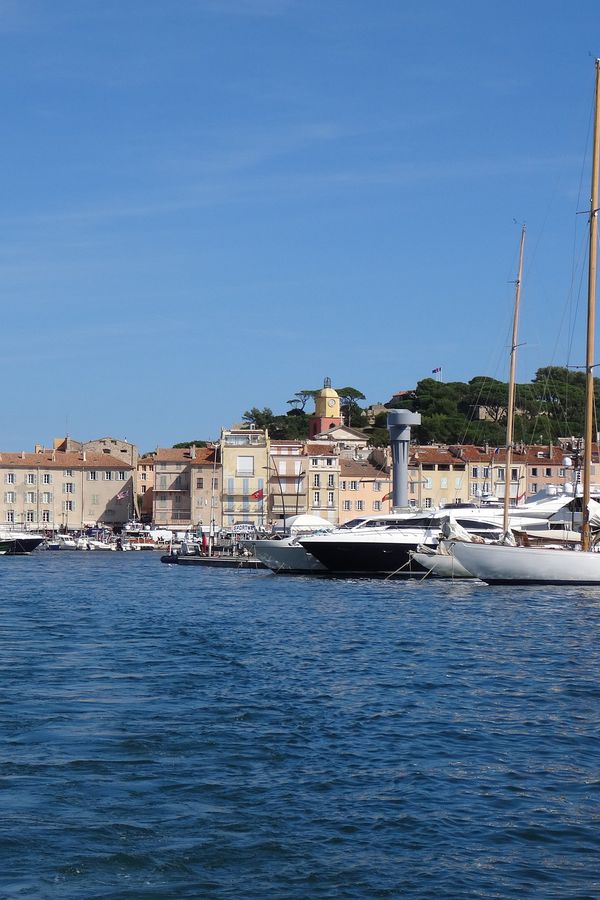 Jachthaven Saint Tropez Doets Reizen abeelding van Emma Blowers via Pixabay | Frankrijk