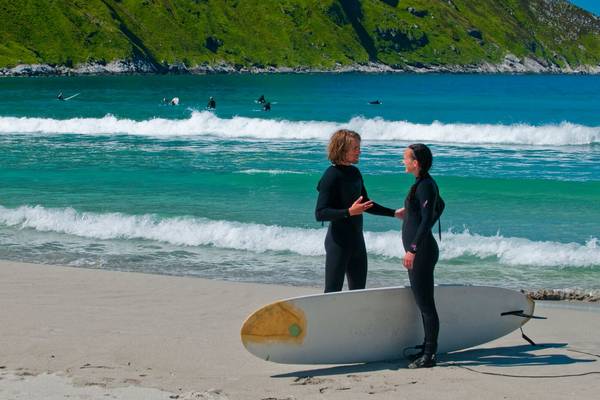 Surfen - Doets Reizen - Vakantie Noorwegen - Credits VistisNorway.com