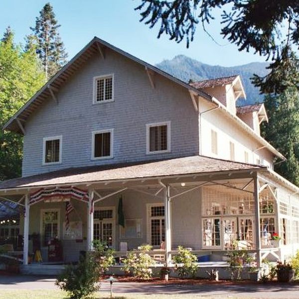 Lake Cresent Lodge - exterior 2
