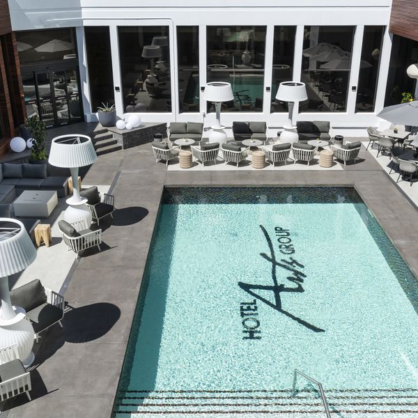 hotel arts calgary pool