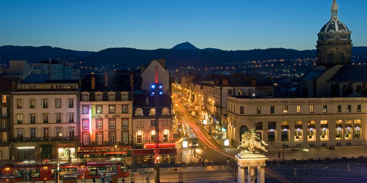 Clermont Ferrand Place de Jaude | Frankrijk | Doets Reizen