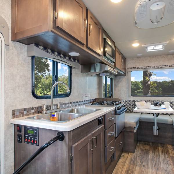 C-Small Four Seasons - camperreizen Canada - Doets Reizen