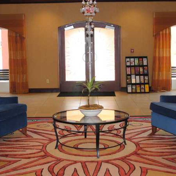 Vue Hotel - lobby