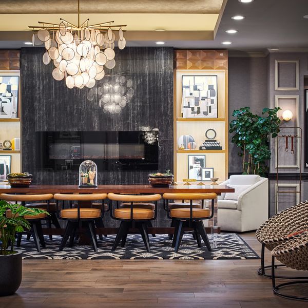 Claridge House - lobby