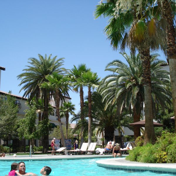 Tuscany Inn & Suites - zwembad
