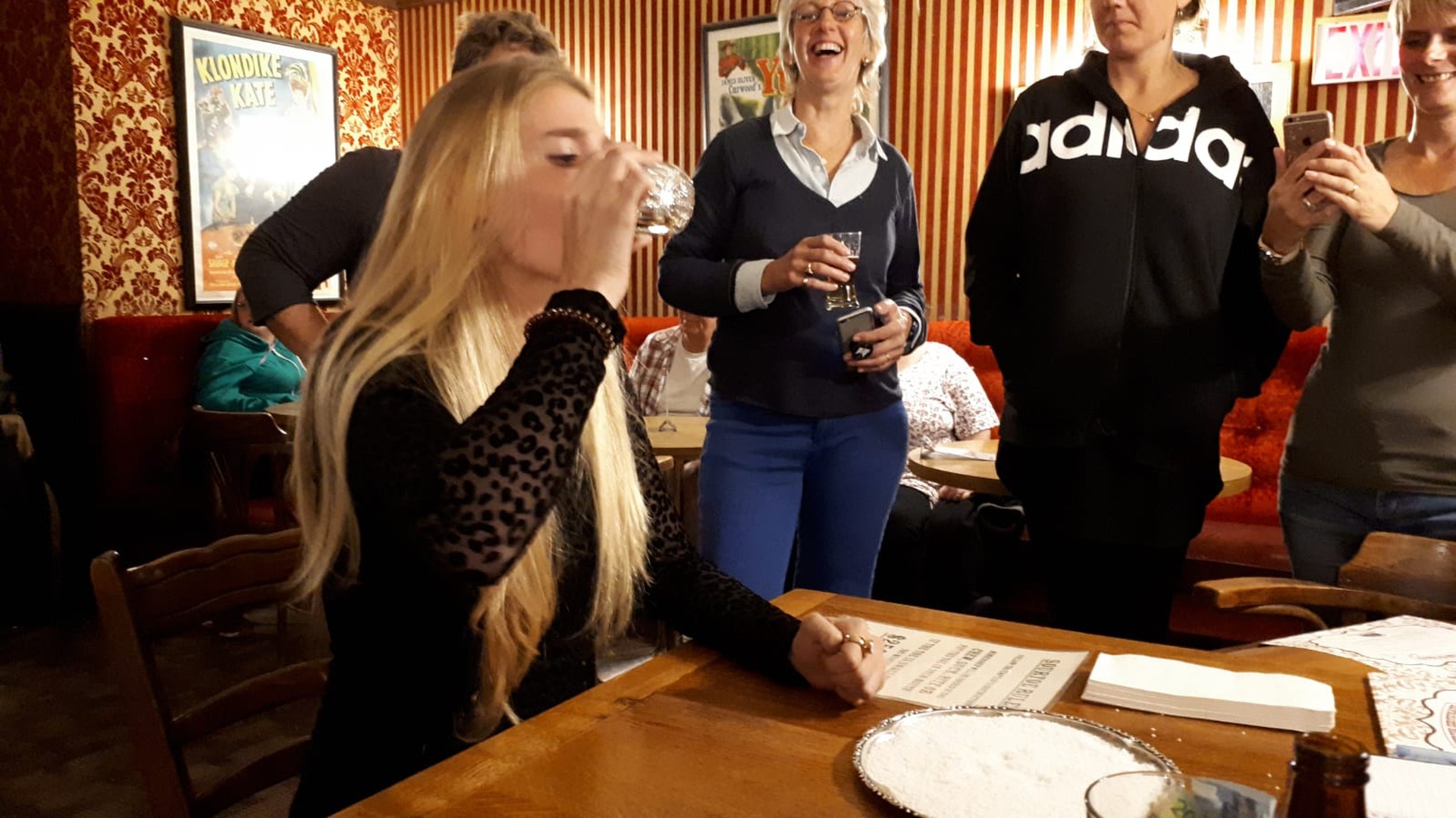 Sour Toe Cocktail - Dawson City - Yukon - Canada - Doets Reizen