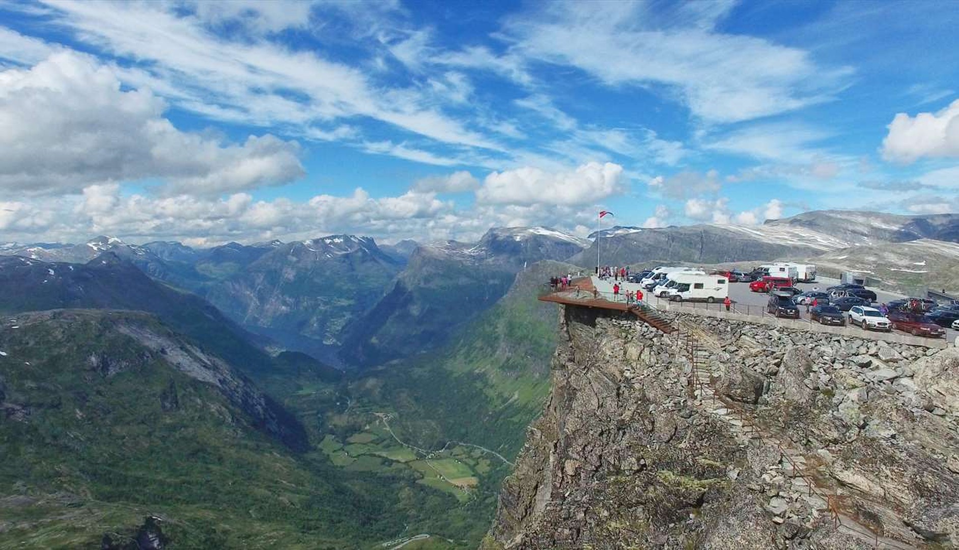 Dalsnibba skywalk - Doets Reizen - Vakantie Noorwegen - Credits visit Dalsnibba