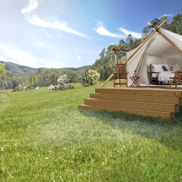 Under Canvas Smokey Mountain - deluxe tent