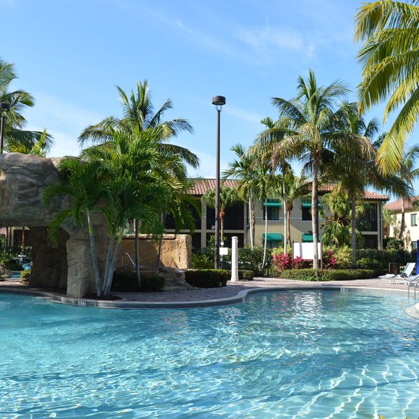 Naples Bay Resort - zwembad 2