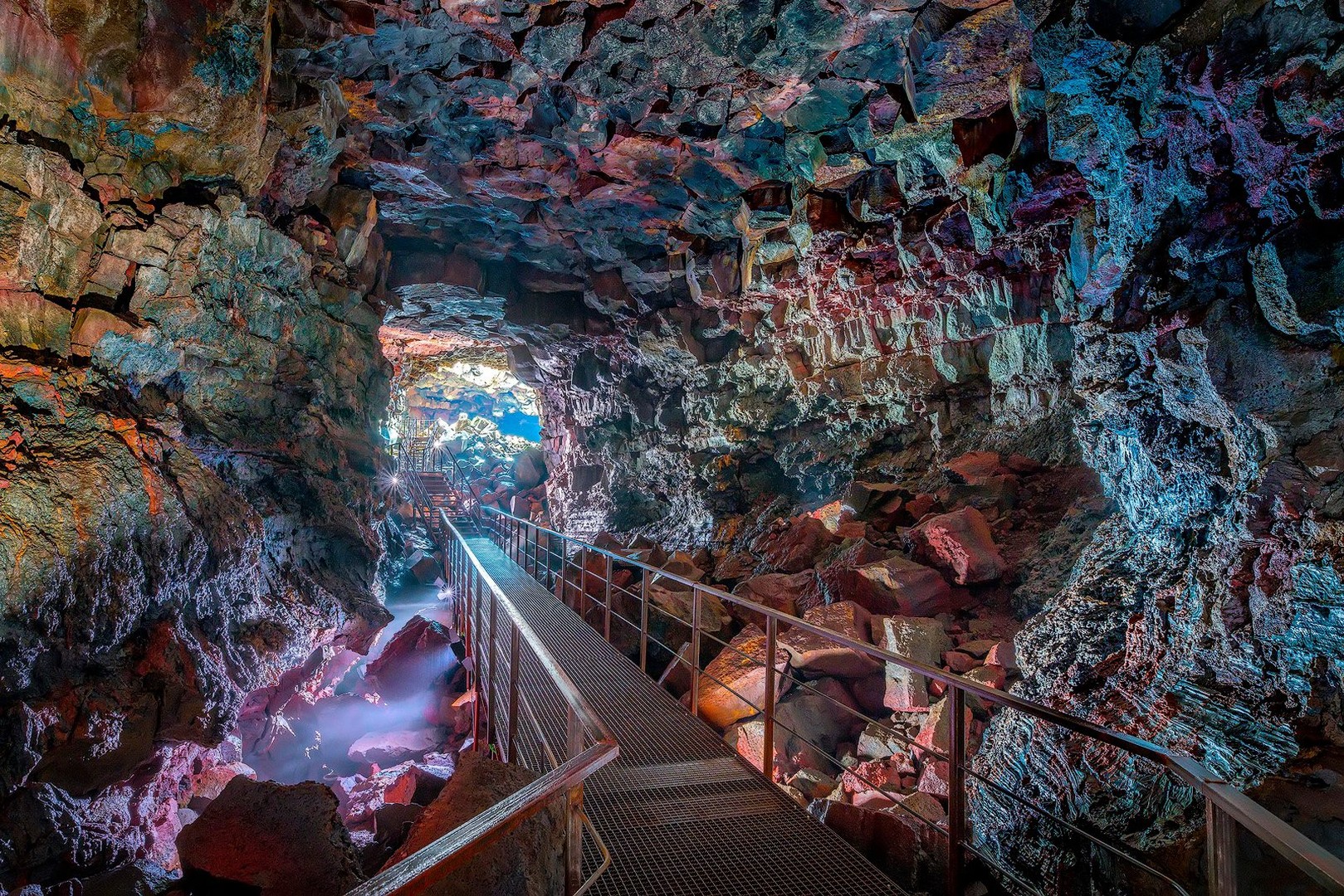 The Lava Tunnel - IJsland - Doets Reizen