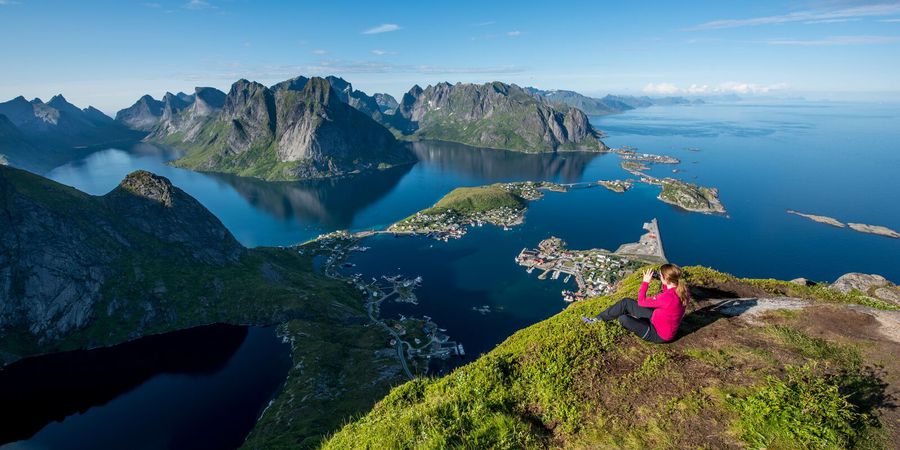 Reinebringen Lofoten - Vakantie Noorwegen - Doets Reizen- Credit Tomasz Furmanek - Visit Norway