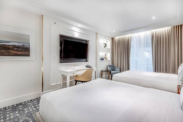 AZUR Legacy - Vancouver - British Columbia - Canada - Doets Reizen - Aquamarine Double Queen