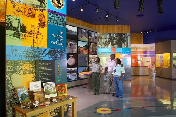 The Natchez Trace Parkway Visitors Center - Tupelo - Mississippi - Amerika - Doets Reizen