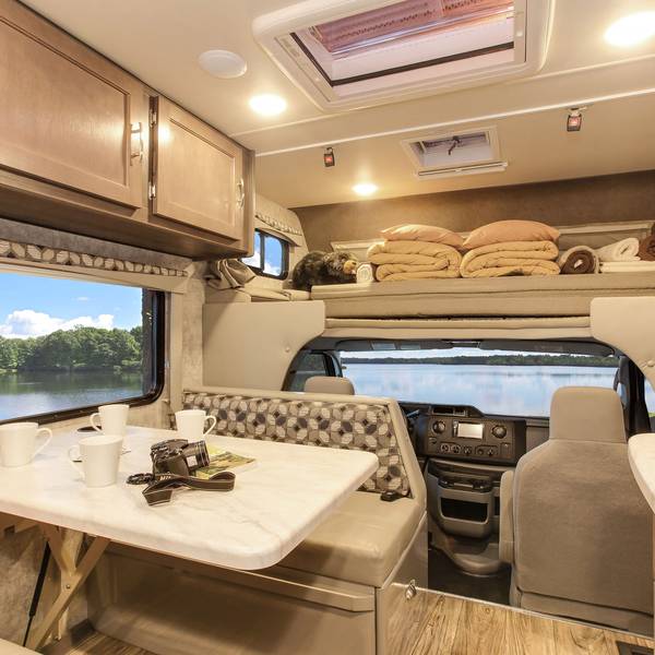 C-Medium Motorhome Four Seasons - camperreizen Canada - Doets Reizen