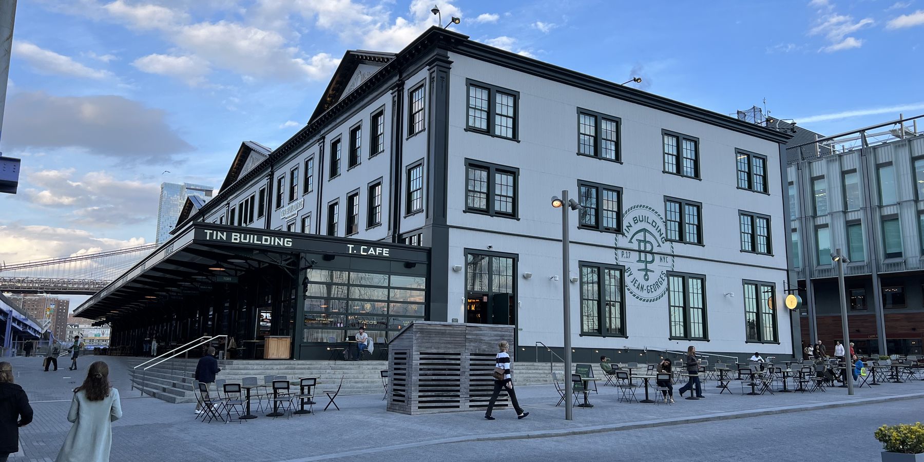 Bezoek Tin Building by Doets Reizen