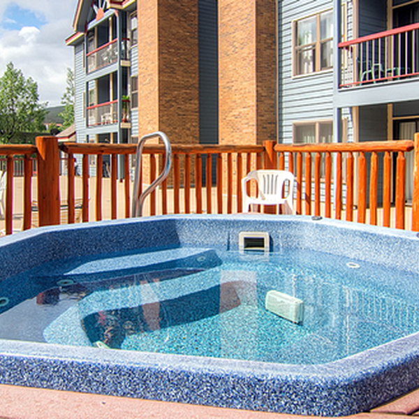 River Mountain Lodge - Hot Tub