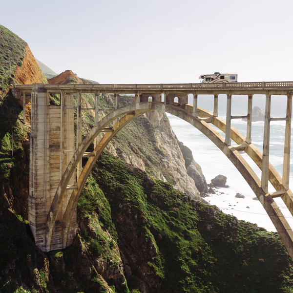Met de camper toeren over de Bixby Creek Bridge