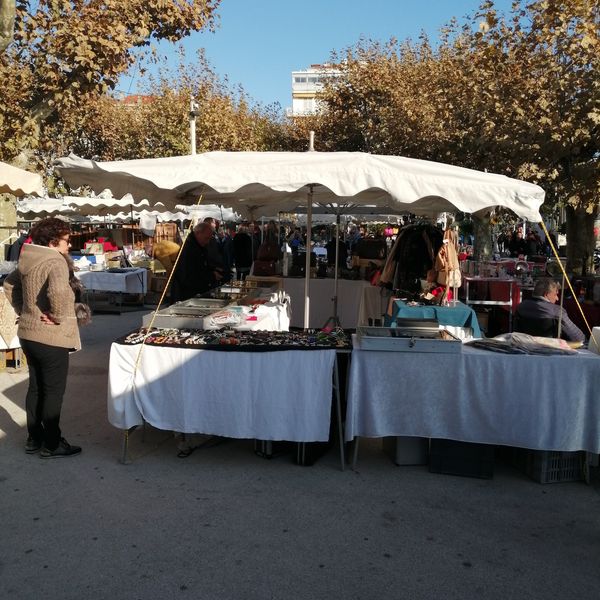 Vintage markt - Cannes - Frankrijk - vakantie Frankrijk - Doets Reizen